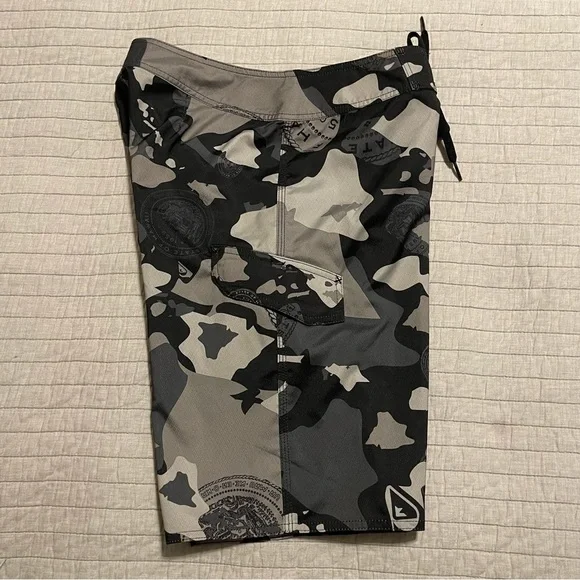 QUIKSILVER rare hawaii state seal premium surf camo emblem BOARD SHORTS 29 - Picture 7 of 7